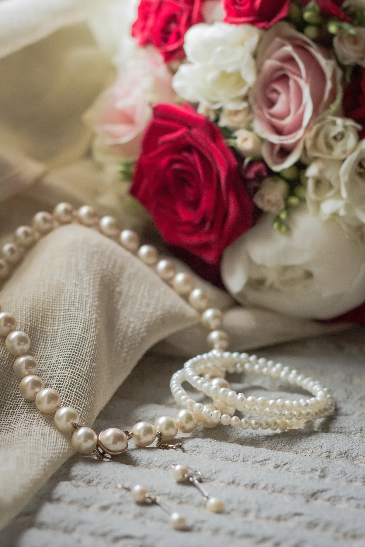 Bouquet di rose e perle