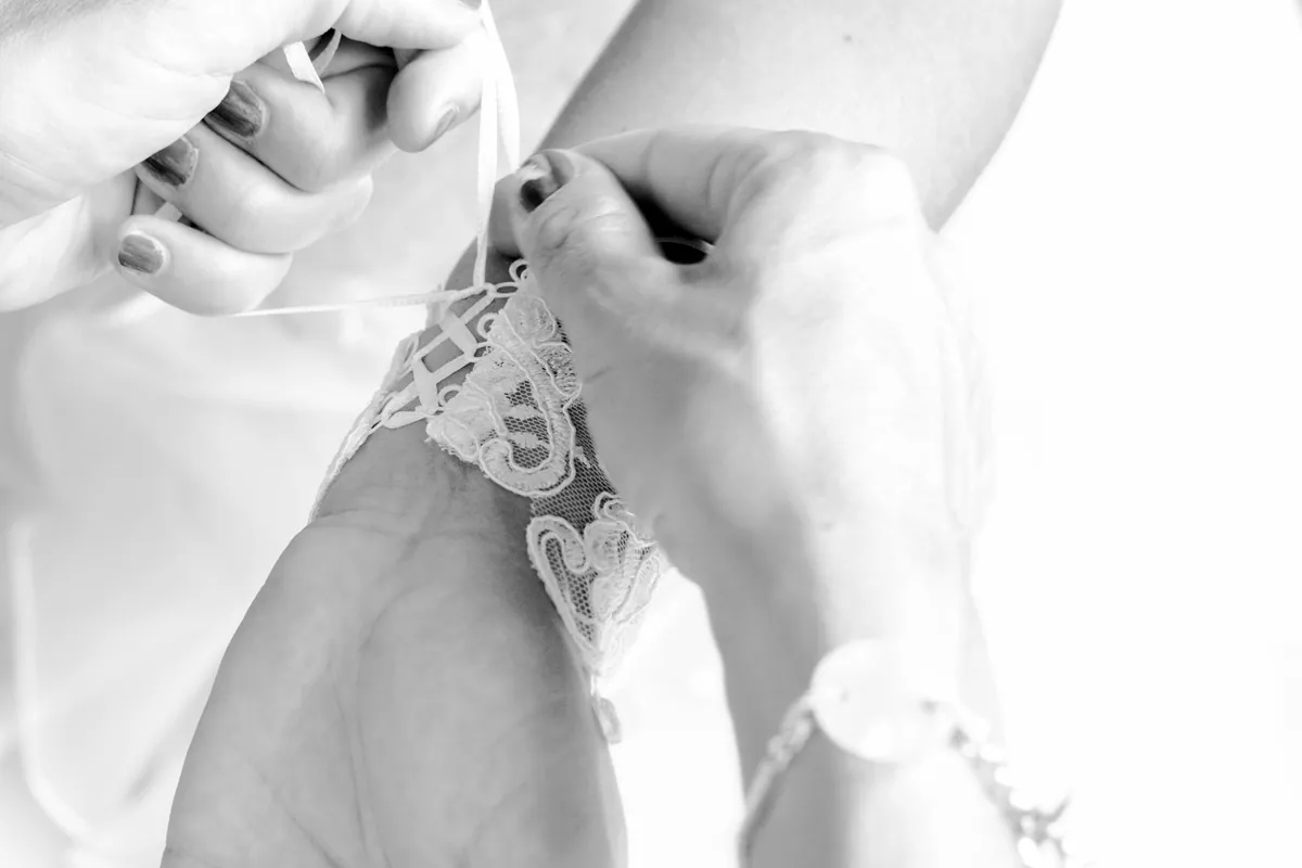 Dettaglio del bracciale della sposa